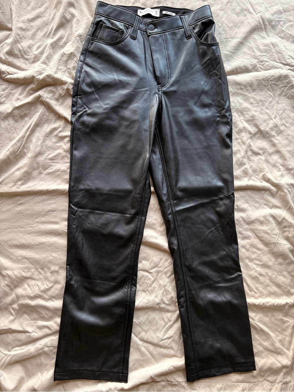 A&F Vegan Leather Curve Love 90s Straight High Rise Pants Short